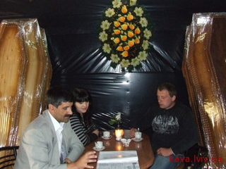 Illustration for article titled The world's largest coffin is also an undertaker-run restaurant